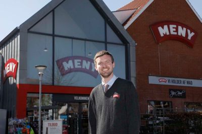 Andreas Rahbek, købmand i Meny i Vildbjerg, mærker tydeligt, at kunderne har ændret deres indkøbsvaner og tænker mere over prisen.