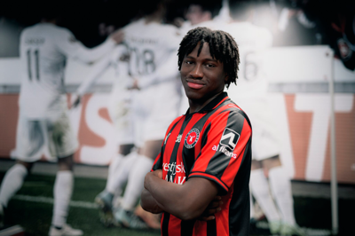 Bilal Konteh står måske på tærsklen til debut for FC Midtjyllands førstehold. Den unge stopper har allerede siddet på bænken fire gange i sæsonen og vist sig frem i træningskampe. Lige nu er FCM presset i forsvaret.