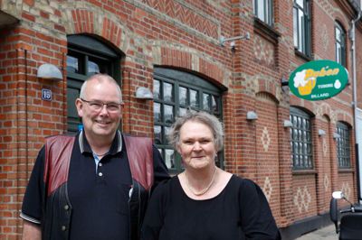 Klaus Dybdahl Christensen og Jette Christensen fik ikke sovet meget natten til torsdag. Der havde været indbrud i deres værtshus i Vildbjerg – og ifølge ægteparret tyder meget på, at gerningsmændene kendte stedet indgående.
