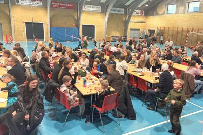 Over 300 børn og voksne mødte op til fastelavnsfest i Løgstrup Hallen.