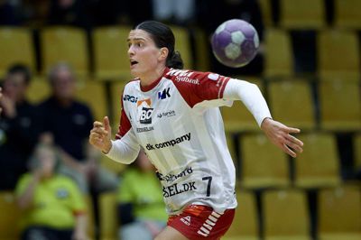 Der var fuld fart på Stine Skogrand og resten af Ikast-holdet i første halvleg af hjemmekampen mod Gloria Bistrita. Midtjyderne scorede 21 mål inden pausen. De takter skal genfindes i returkampen.