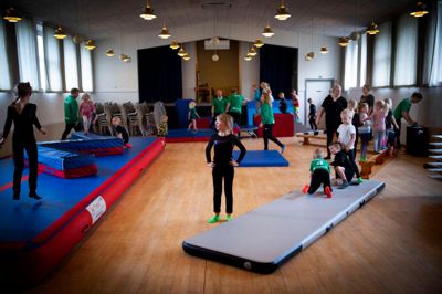 Lemming Forsamlingshus bliver brugt af mange grupper. Der er et tæt samarbejde med Lemming IF med gymnastikhold for både børn og voksne i forsamlingshusets sal.