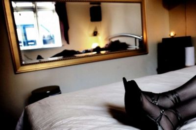 Politiet traf tre kvinder, der arbejdede som prostituerede uden opholds- og arbejdstilladelse på en massageklinik i Bording.