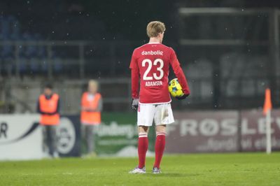 Tonni Adamsen var bedste mand hos gæsterne og lignede længe et godt bud på en matchvinder, da Silkeborg IF tabte 2-1 i Haderslev.