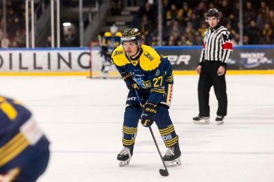 Oskars Cibulskis har spillet 175 ligakampe for Herning Blue Fox over de seneste tre sæsoner, og den bundrutinerede back er også at finde i den mørkeblå uniform i næste sæson.