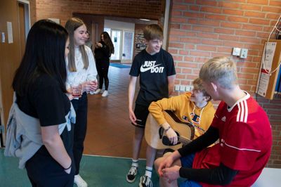 15 procent af eleverne på Hedemølle Efterskole bekender sig ikke som kristne. Alligevel er der venteliste til en plads på skolen med det tydelige kristne værdigrundlag.