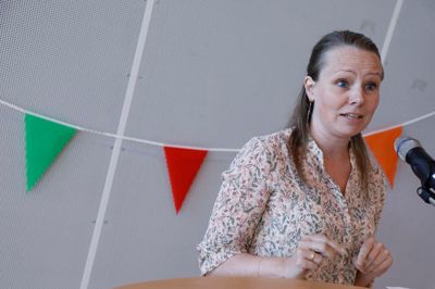 Nok er det alvorligt med færre pædagogstuderende, men alligevel ser det ud til, at de fleste studiepladser bliver besat i Ikast, siger uddannelsesleder Kristine Buus Johansen, som her ses ved dimissionsfesten tidligere på sommeren.