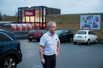 På sin vis er uddeler Anders Hedegaard fra Superbrugsen i Videbæk både rystet og lettet. Tirsdag formiddag løb han og to andre medarbejdere en butikstyv op, som de endte med at tilbageholde på Midtgårdsvej i den østlige del af Videbæk.