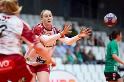Emma Lindqvist scorede i kampens sidste sekund og sikrede Ikast sejren og en tredje og afgørende bronzekamp. Nykøbing Falster havde udlignet med bare otte sekunder tilbage, men det lod svenskeren sig ikke skræmme af.