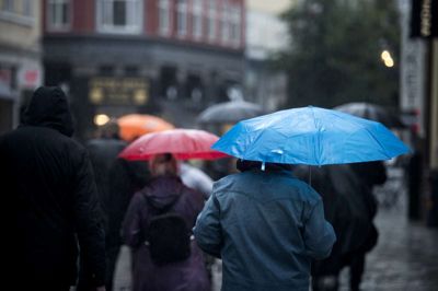 Fredag byder på regn og lokal torden.