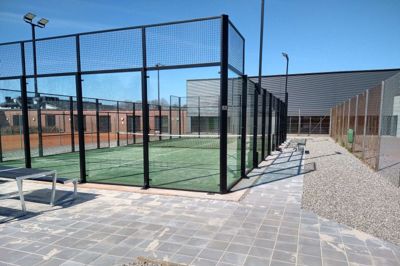 For knap fire år siden kunne Lind Tennis & Padel indvie klubbens nye padelbane, og nu er tiden kommet til at etablere en pickleball-bane til et spil, som spilles med en let bold og et hårdt bat.