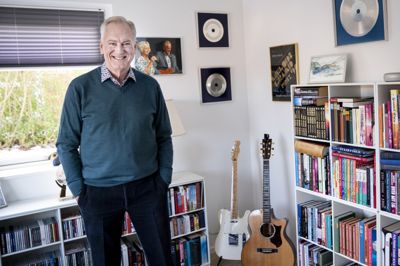 Keld Heick, der tirsdag fylder 80, har haft sin sidste optræden. For to uger siden gik han og Hilda Heick på scenen for sidste gang. Men han får svært ved at lade guitaren ligge.