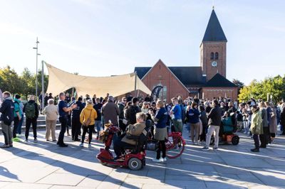 Fra tourstarten i efteråret, hvor der var stort fremmøde på torvet i Ikast. Håbet er, at der vil være lige så stor opbakning, når succesen gentages 7. maj.
