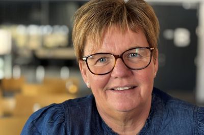 Ann Kirkegaard har det stadig godt med sit arbejde i Arena Midt. Hun mener fortsat, at det er verdens bedste job.