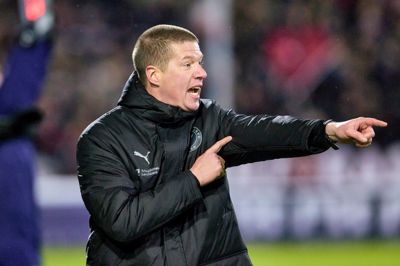 Mike Tullberg, cheftræner i FC Midtjylland, har flere taktiske overvejelser i spil inden søndagens lokalopgør mod Silkeborg.