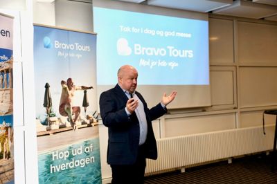Peder Hornshøj præsenterede fredag morgen nyheden om, at Bravo Tours i sommerferien forsøger sig med en ugentlig afgang fra Karup til Mallorca, og han håber på, at det kan blive første skridt mod mere.