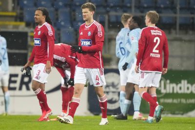 Skuffelsen lyser ud af Robin Østrøm (t.v.), Pedro Ganchas (i.m.) og Andreas Poulsen i mandagens udekamp mod Sønderjyske. Silkeborg tabte kampen 1-2 og er uden sejr siden 26. oktober.