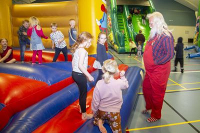 Hop og leg i Jebjerg fik besøg af "Julemanden fra Skive".