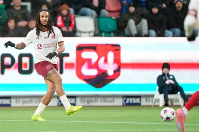 Kevin Mbabu leverede en stærk præstation, da FC Midtjylland besejrede Silkeborg i søndagens lokalopgør. Den 30-årige schweizer vil gerne forlænge sin kontrakt, der udløber efter sæsonen. Men der er ingen afklaring på trapperne, fortæller højrebacken.