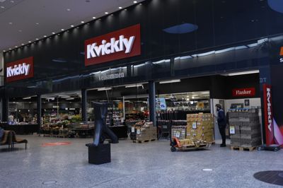 »Vi kan nok ikke fjerne risikoen helt, men vi kan måske gøre livet surt for røveren, og undgå de kommer og forsøger«. Sådan skriver Kvickly i Herning Centret i en kommentar til beslutningen om at nedbringe mængden af kontanter til et minimum.