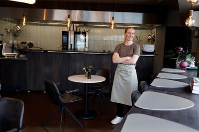 Lokale Camilla Reinevald står bag caféen »Smag & Nærvær«, som forhåbentlig kan byde byens pizzarier op til dans, når der skal overvejes takeaway eller hygge.
