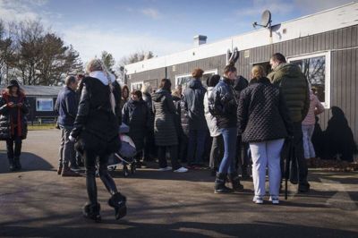 Mange af de ukrainere, der kom hertil i kølvandet på krigsudbruddet, har fundet arbejde. Billedet stammer fra det nu nedlagte asylcenter i Dokkedal ved Aalborg, der var med til at huse nogle af de første flygtninge, der kom til Danmark. (Arkivfoto)