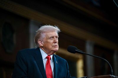 USA's præsident, Donald Trump, gentog sine falske påstande om valgfusk i sin første "State of the Union"-tale, siden han blev indsat som præsident for anden gang.