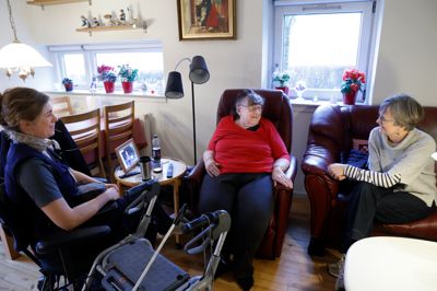Borgmester Dorte West brugte blandt andet sin "praktik" hos Sundhed og Ældre i Herning Kommune på at tage med sygeplejerske Freja Troelsen ud på hjemmebesøg hos Irma Irene Pedersen, som skulle have målt sit blodtryk.