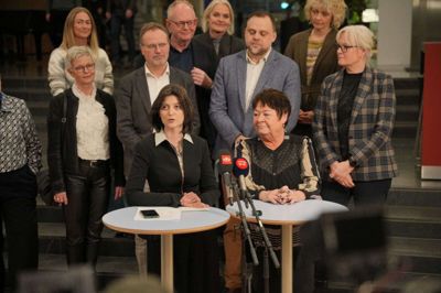 Sofia Osmani (K), der er KL's chefforhandler, og Mona Striib, formand for fagforeningen FOA og de kommunalt ansattes topforhandler, præsenterer overenskomstforlig for omkring 500.000 ansatte onsdag.