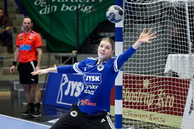 20-årige Signe Stenderup fik en del spilletid i målet, men blev blot noteret for to redninger på 16 skud.