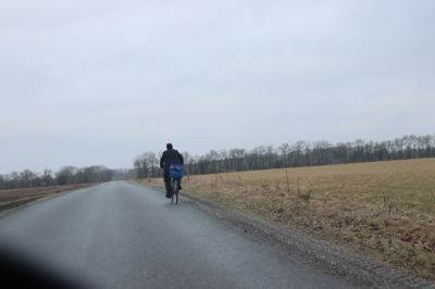 På landevejene rundt om Udrejsecenter Kærshovedgård ses ofte beboere fra Udrejsecenter Kærshovedgård til fods eller på cykel - typisk på vej mod Bording. Nu oplever flere beboere tilsyneladende utryghed på strækningen.