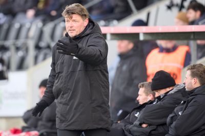 Cheftræner Michael Hansen glæder sig over, at FC redericia med sejren over Randers FC rykkede to point over nedrykningsstregen - og forbi SIF.