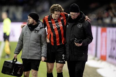 Anfører Mads Bech måtte gå fra banen mod slutningen, da FC Midtjylland for tre uger siden vandt over FC København i Superligaen.