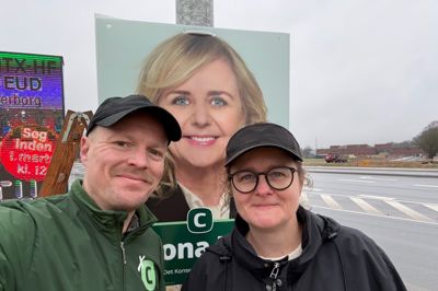 Thomas Cordtz og hustruen Tina Didriksen måtte droppe den sidste friweekend, inden campingsæsonens start. Mette Frederiksen udskrev valg, og så skulle der hænges plakater op.