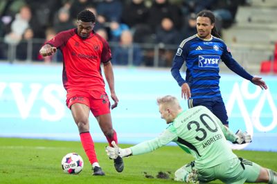 SIF-keeper Aske Andresen fik chancen fra start, fordi Nicolai Larsen var skadet.