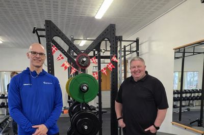 Sport og Fitness i Skibbild-Nøvling er blevet renoveret. Her er de to frivillige Claus Simonsen (tv) og Per Bang.