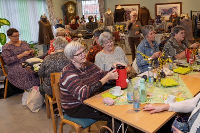 Der var rigeligt med muligheder for hygge, snak og strik ved strikkefestivalen i Alhuset.