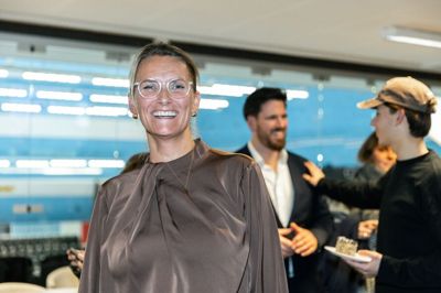 Byrådsmedlem Katri Berg (V), Engesvang, blev byens tredje byrådsmedlem ved valget sidste år sammen med de to siddende, H.C. Jørgensen (S) og Mikael Würtz (DF). Nu mødes de tre til et nyt, politisk arrangement.