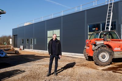 Videbæk Energiforsynings direktør Jan Grarup lovede mandag aften på selskabets generalforsamling, at den, der kunne lede selskabet på sporet af lækagen, ville få seks flasker rødvin.