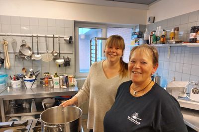 Lisi Jeppesen vil koncentrere sig fuldt ud om arbejdet som forpagter af køkken og kiosk i Hodsager Multicenter med hjælp fra hendes datter Isabell.
