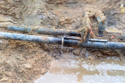 Kriser kan have mange ansigter. Det kan eksempelvis hurtigt give store udfordringer i et lokalsamfund, hvis vand, varme eller strøm forsvinder. Hvad gør man så? Det kan du blive klogere på, når Silkeborg Kommune, Tryg Fonden og Midtjyllands Avis tirsdag den 5. maj inviterer til stort borgermøde under overskriften »Sådan bliver du - og dit lokalsamfund - klar til kriser«.