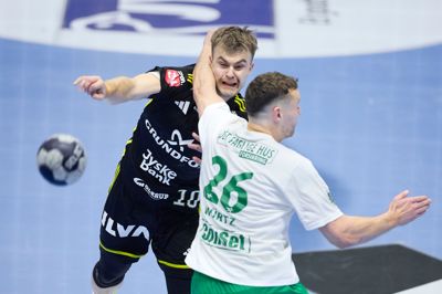 Mads Svane Knudsen i en duel i torsdagens kamp mod Skjern.