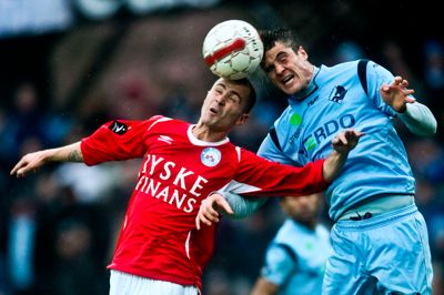 Silkeborg IF's Rajko Lekic er her i et opgør i 2010 mod Randers FC's Anders Egholm.
