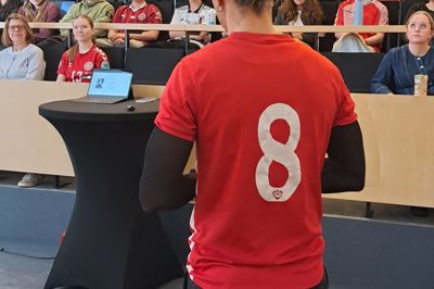FCM-spilleren Sanne Troelsgaard havde skiftet fodboldbanen ud med auditoriet på Herningsholm Erhvervsskole & Gymnasier.