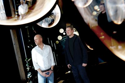 Morten Dilling (t.v.) og Kasper Kjærgaard ser begge stort potentiale for brugen af kunstig intelligens i uldtøjsvirksomheden Dilling.