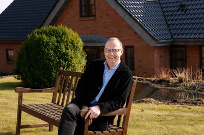 Johannes W. Jakobsen begyndte allerede i 1980'erne at engagere sig i Kristendemokraterne, og fra 1998 til 2006 var han næstformand i partiet.