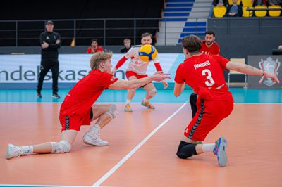 Volley-mændene fra Ikast har spillet sig i årets DM-semifinaler, hvor grundspilsvinderen Middelfart venter.