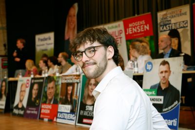 Christoffer Quist havde fint styr på 11 kandidater ved stort valgmøde på sin skole, Herning HF og VUC. På tirsdag skal han for første gang stemme til et folketingsvalg og håber, at hans jævnaldrende gør det samme.