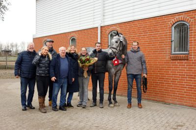 Sammen med stutterierne Maigaard og Volstrup ejer Jeff Paw og Jack Ray Nielsen fra Kjellerup hesten Jupiter, der ved Hingstekåring i Herning vandt guld og nu har øget sin værdi betragteligt.