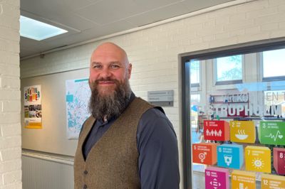Skoleleder Karl Plougstrup-Petersen kender man mest fra Nørre Snede Skole, men nu er han også blevet leder af Ejstrupholm Skole.